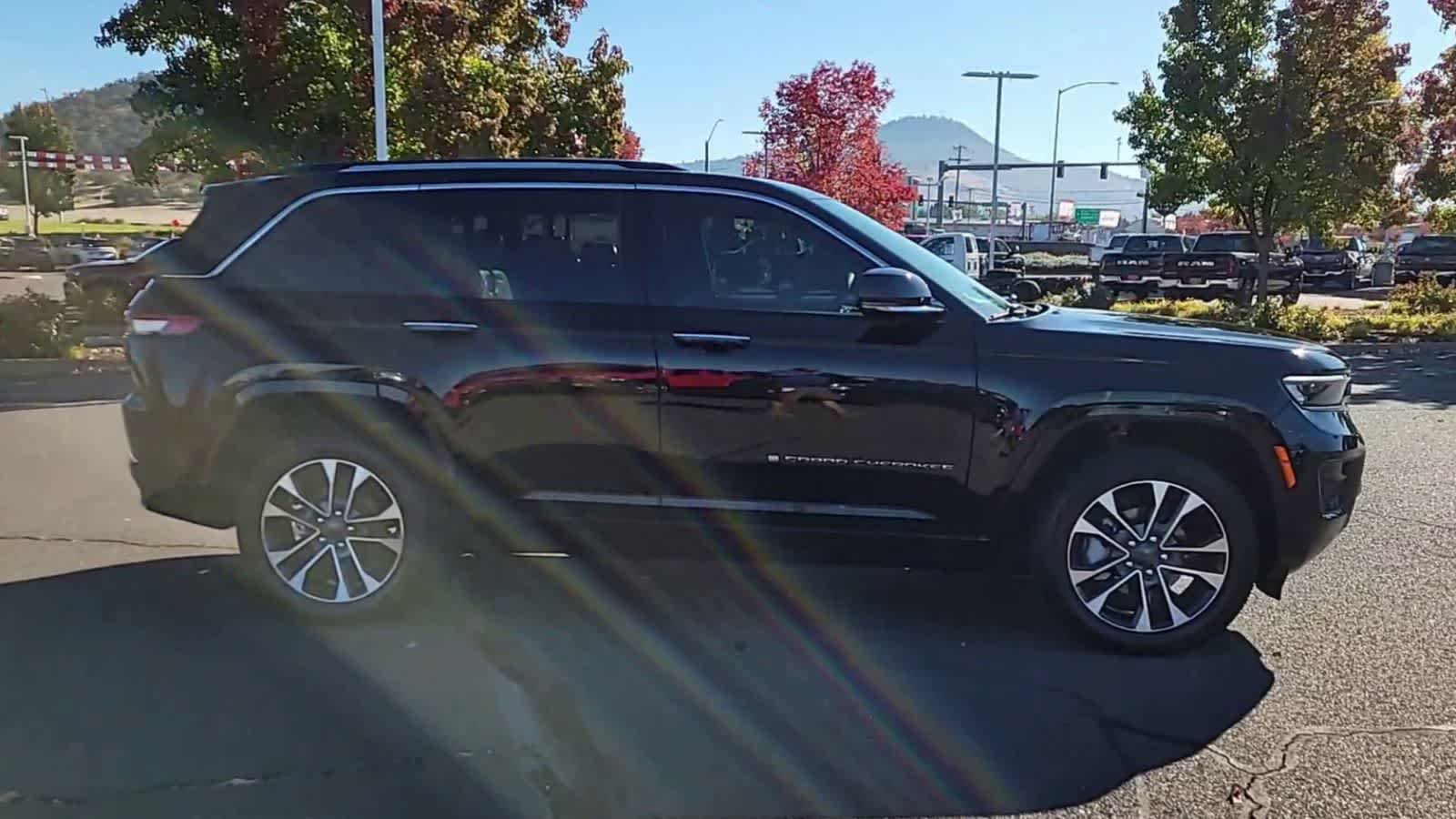 Thumbnail: 2023 Jeep Grand Cherokee - 9