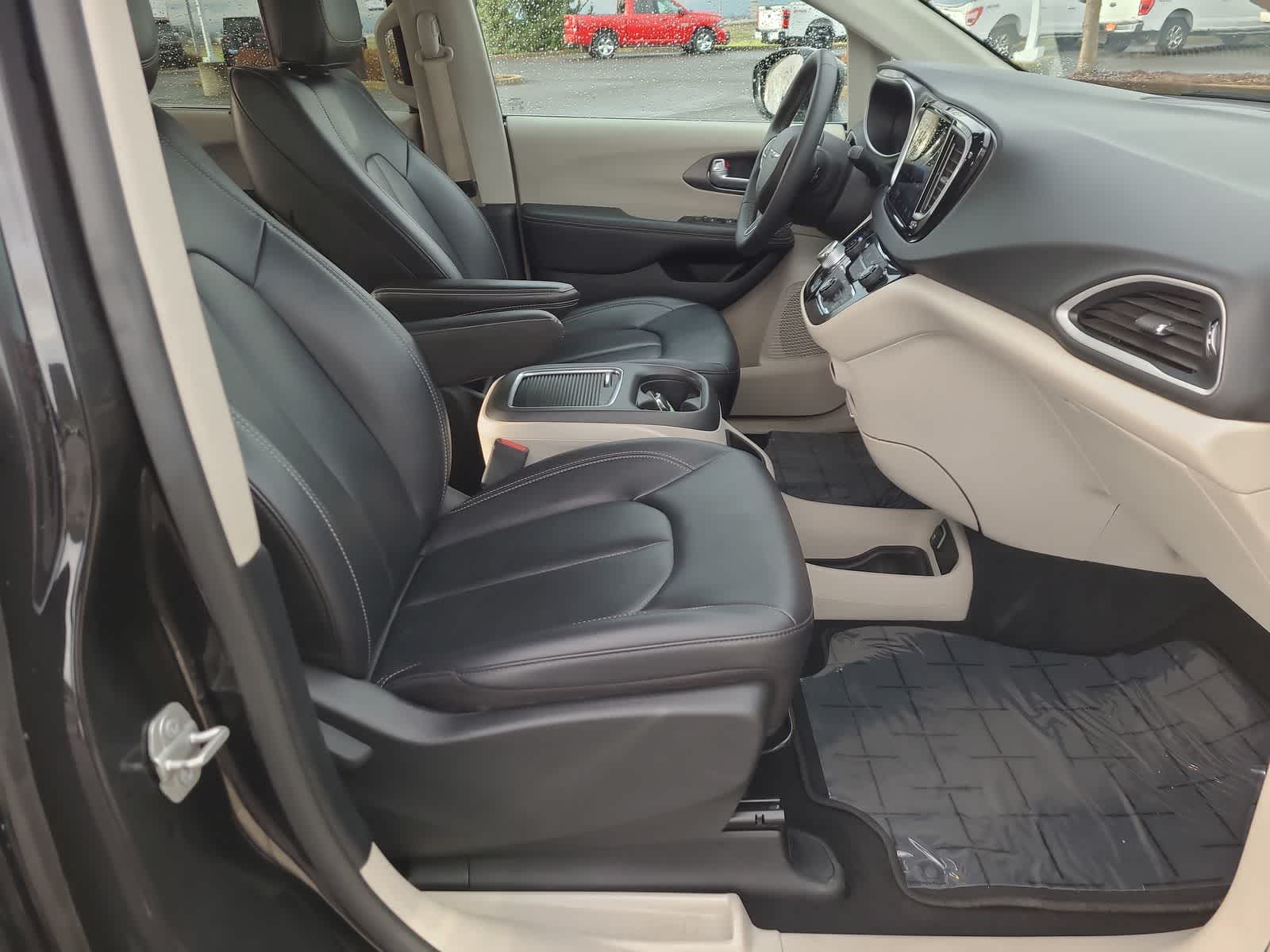 Thumbnail: 2024 Chrysler Pacifica - 22