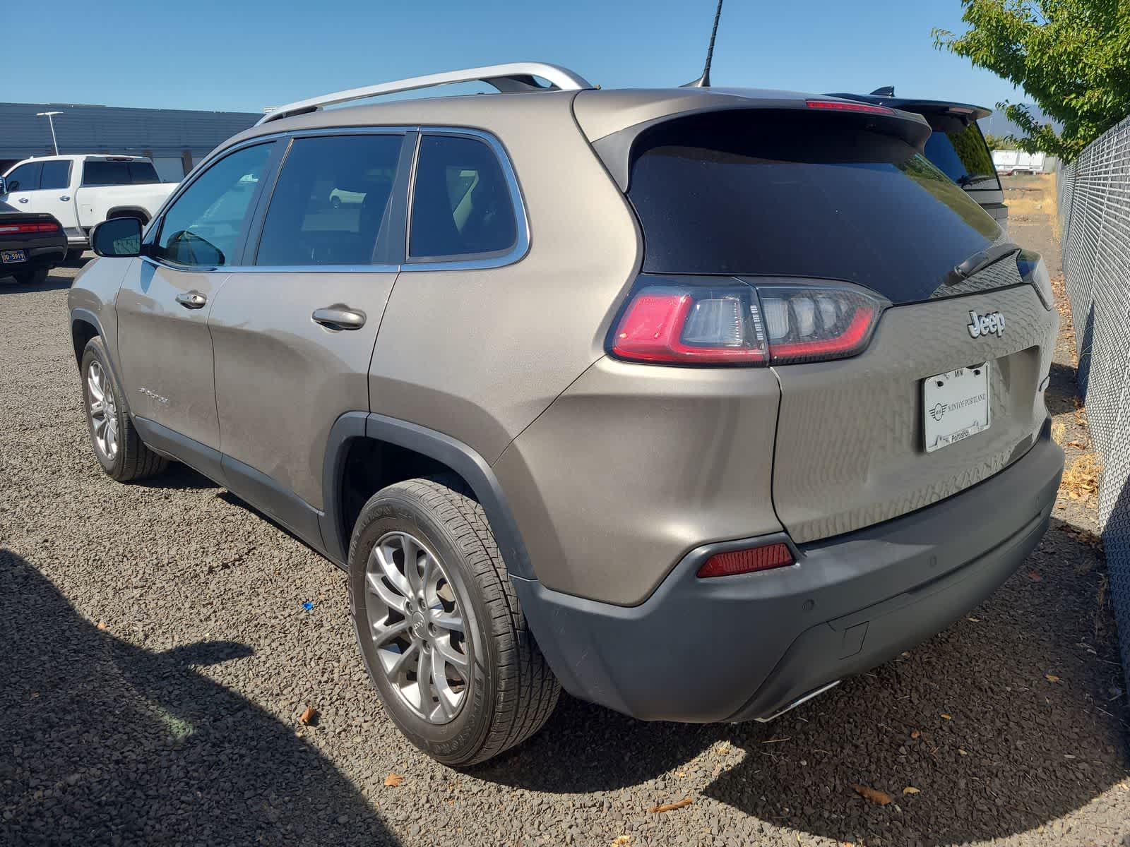 2021 Jeep Cherokee Latitude Lux photo 3