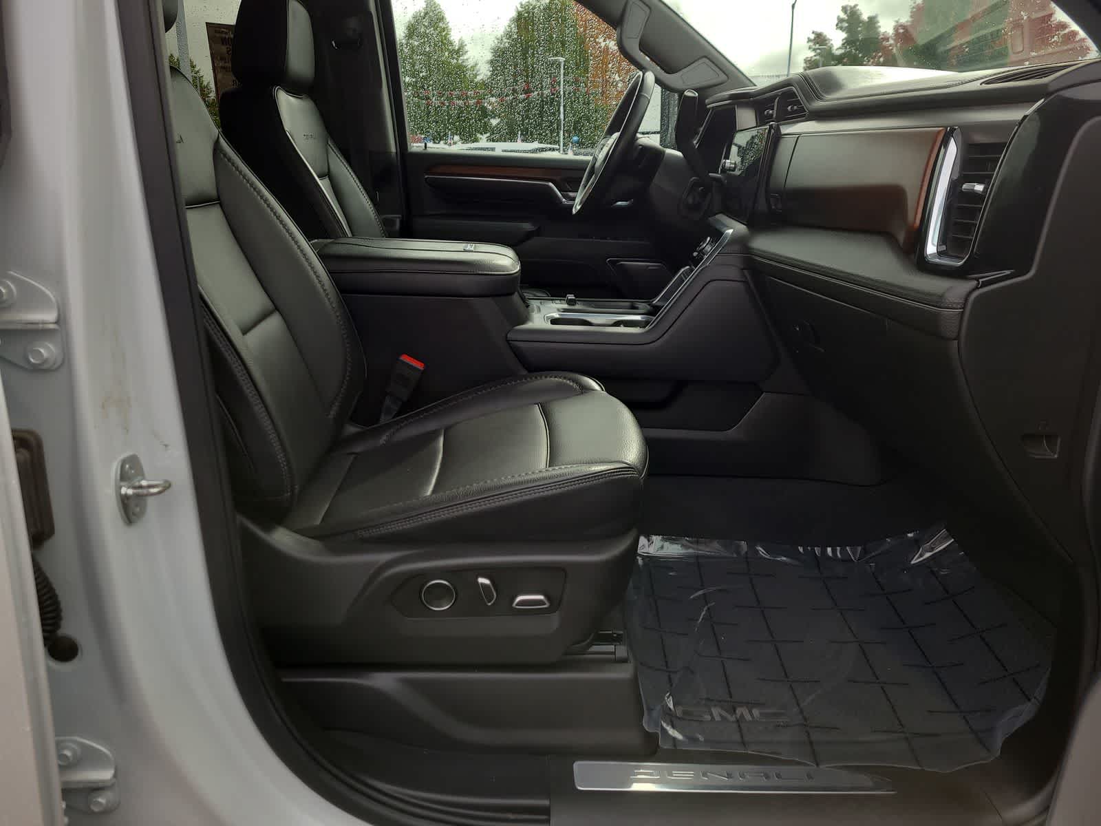 Thumbnail: 2024 GMC Sierra 3500 - 22