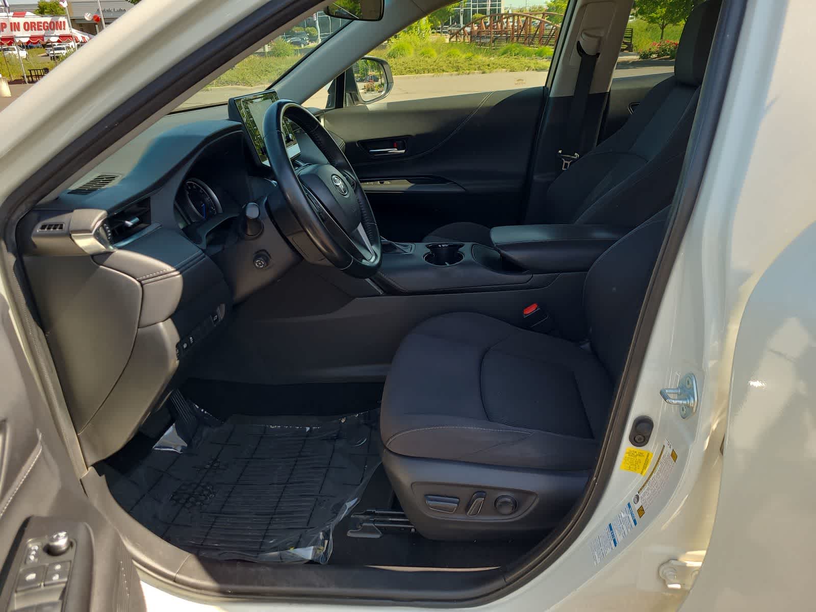 2021 Toyota Venza LE 19