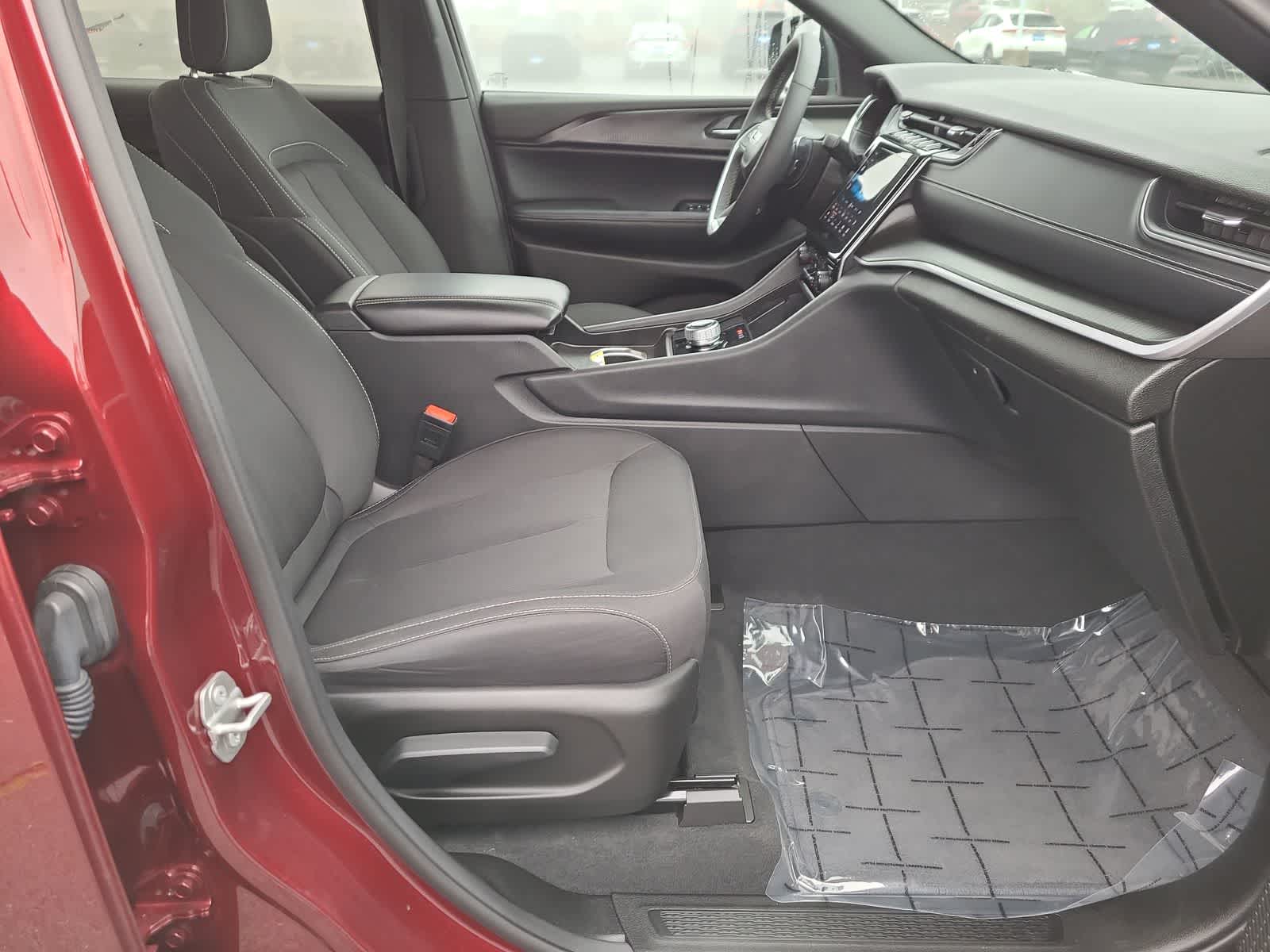 Thumbnail: 2024 Jeep Grand Cherokee L - 22