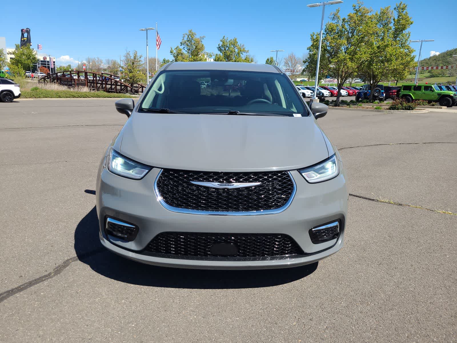 Thumbnail: 2023 Chrysler Pacifica - 14