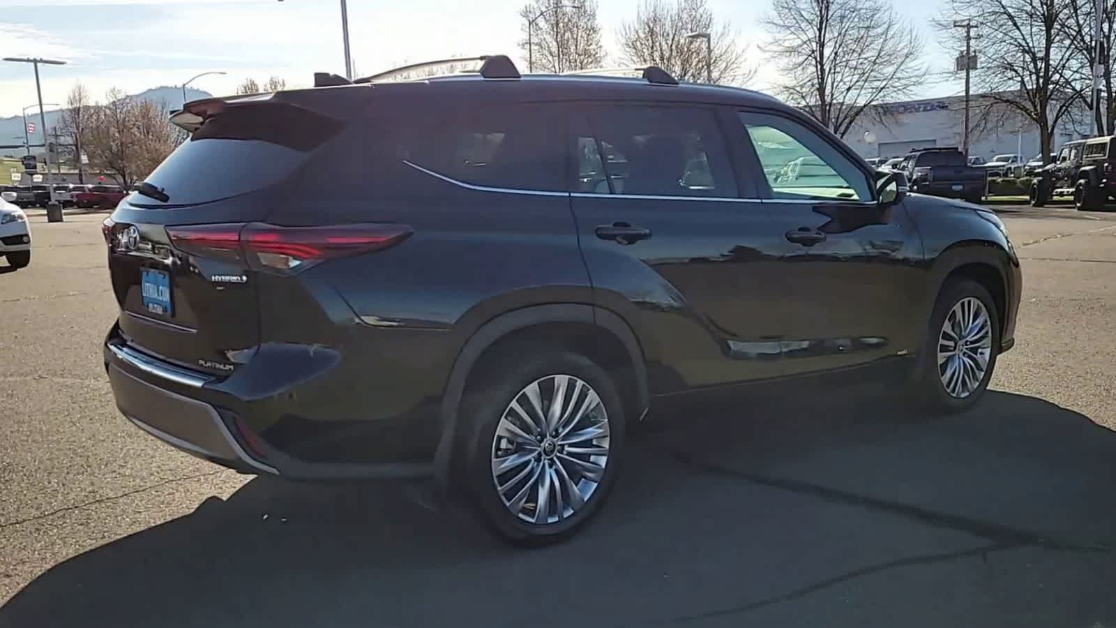 Thumbnail: 2024 Toyota Highlander - 8