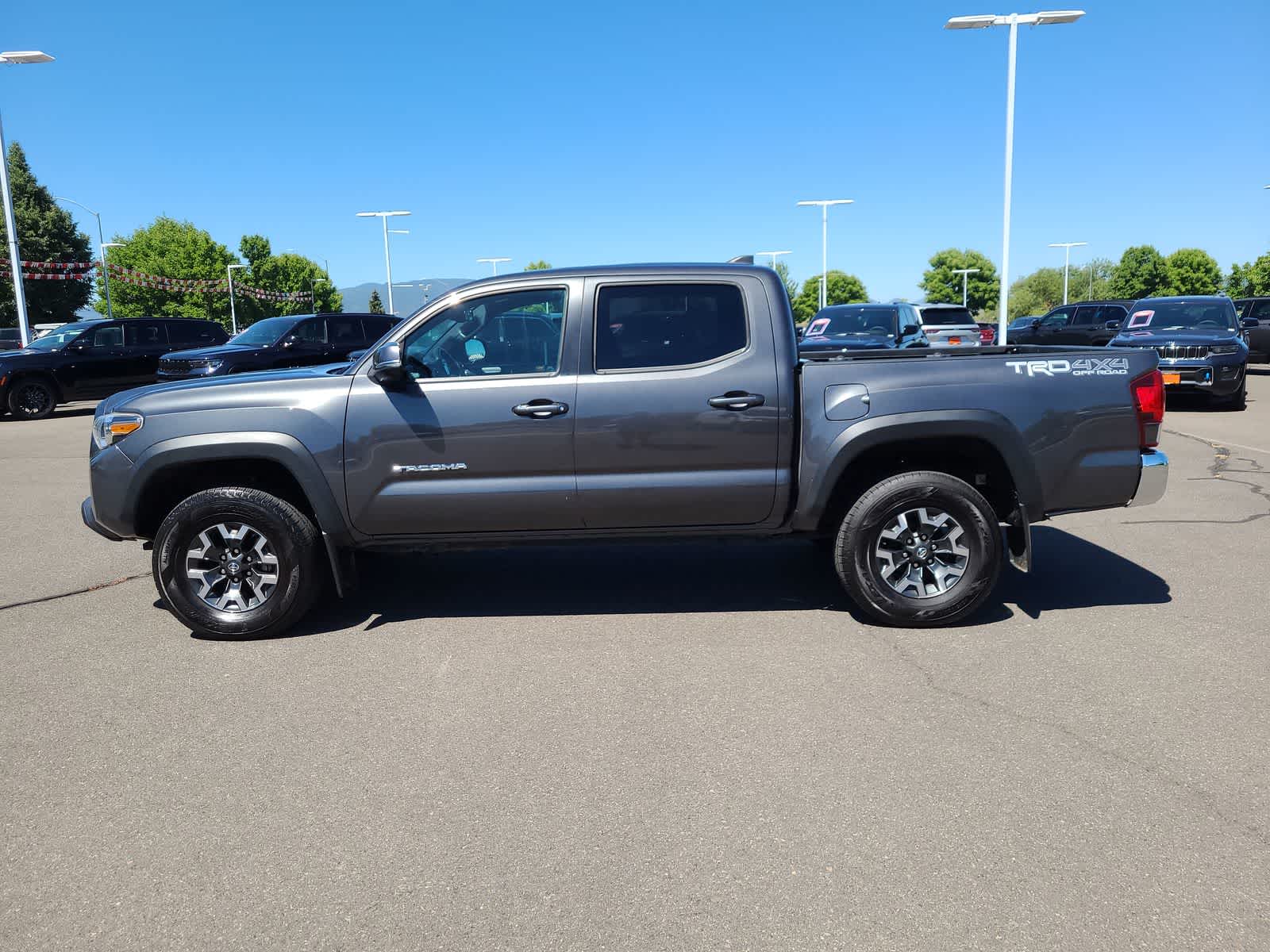Thumbnail: 2018 Toyota Tacoma - 11