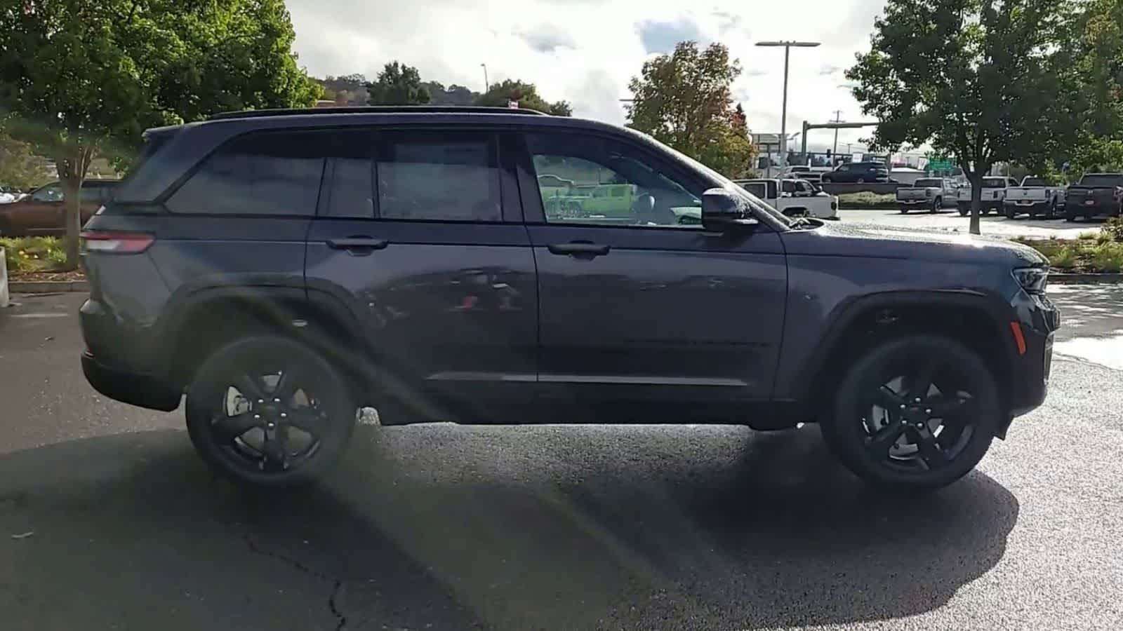 Thumbnail: 2025 Jeep Grand Cherokee - 9