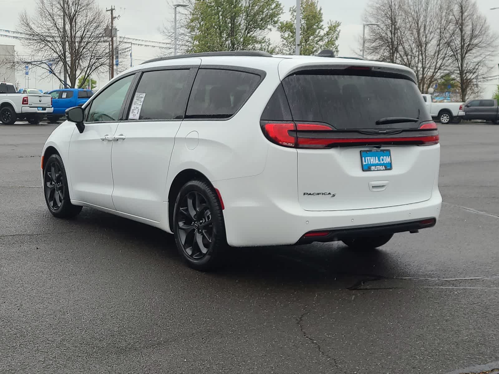 Thumbnail: 2026 Chrysler Pacifica - 12