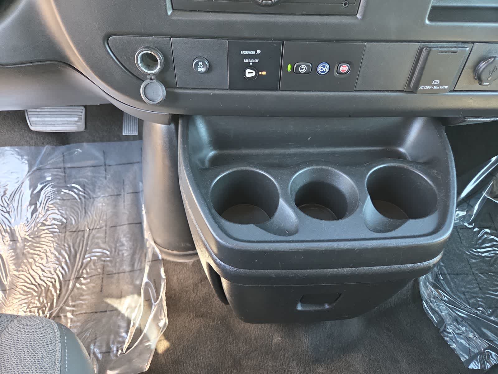 2017 Chevrolet Express Passenger LS - Photo 25