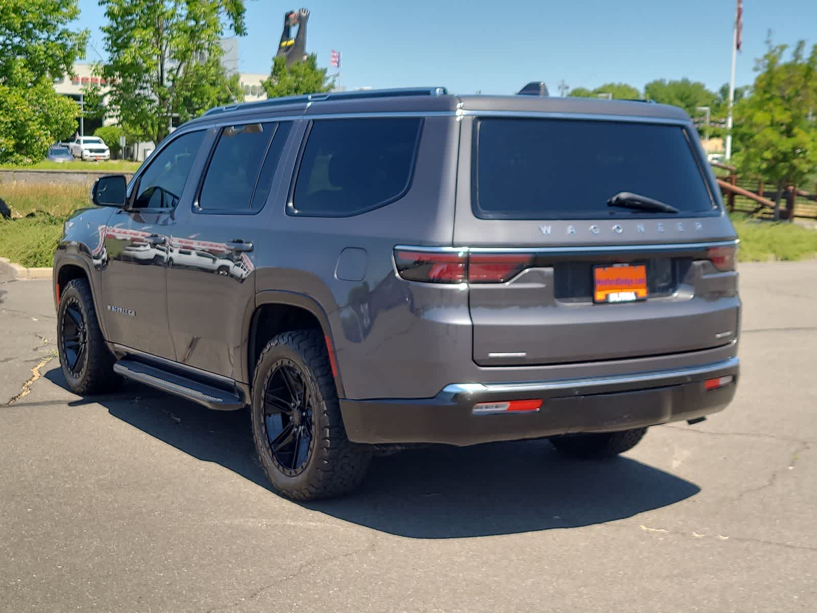Thumbnail: 2022 Jeep Wagoneer - 12
