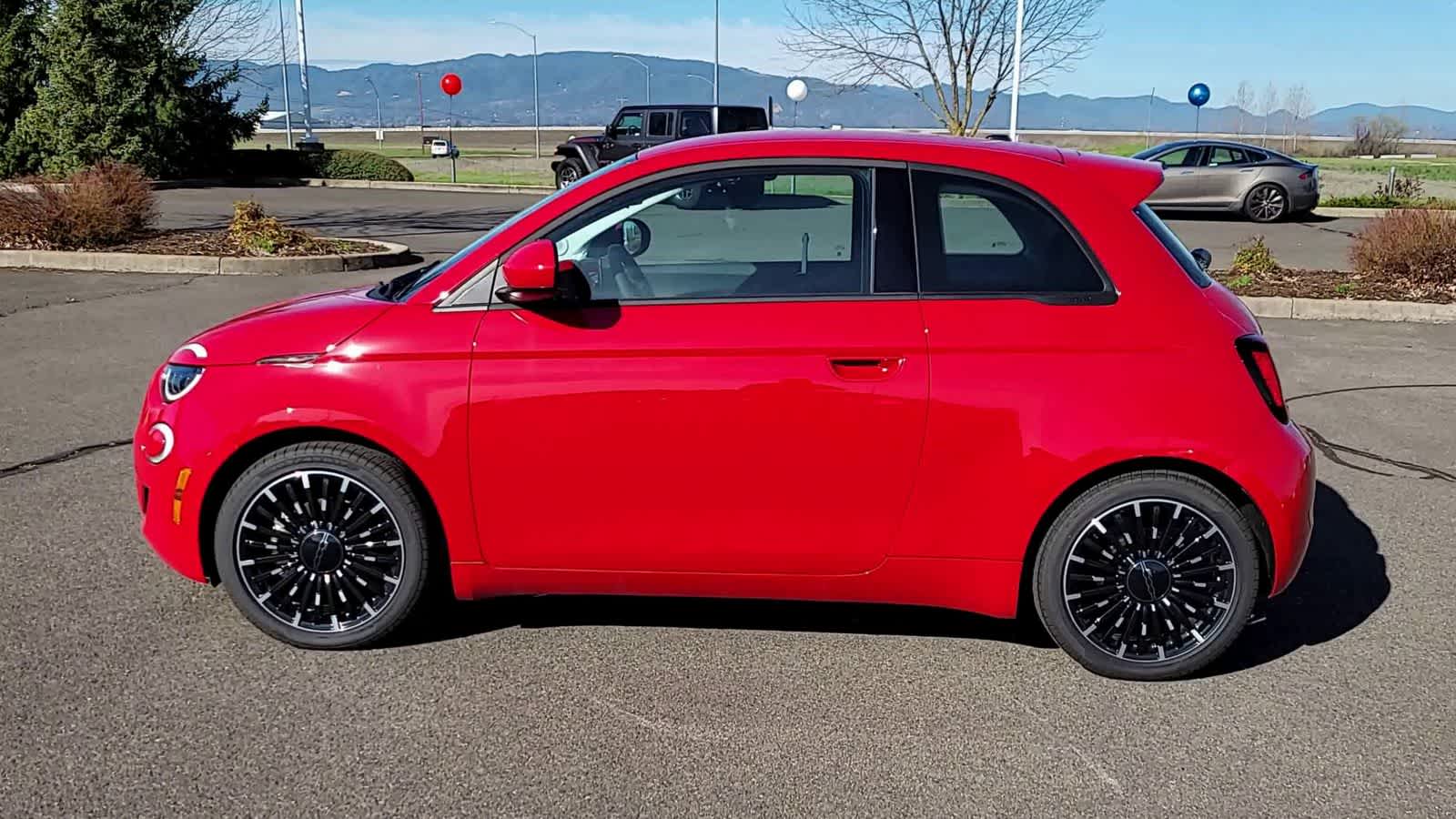 Thumbnail: 2024 Fiat 500e - 5