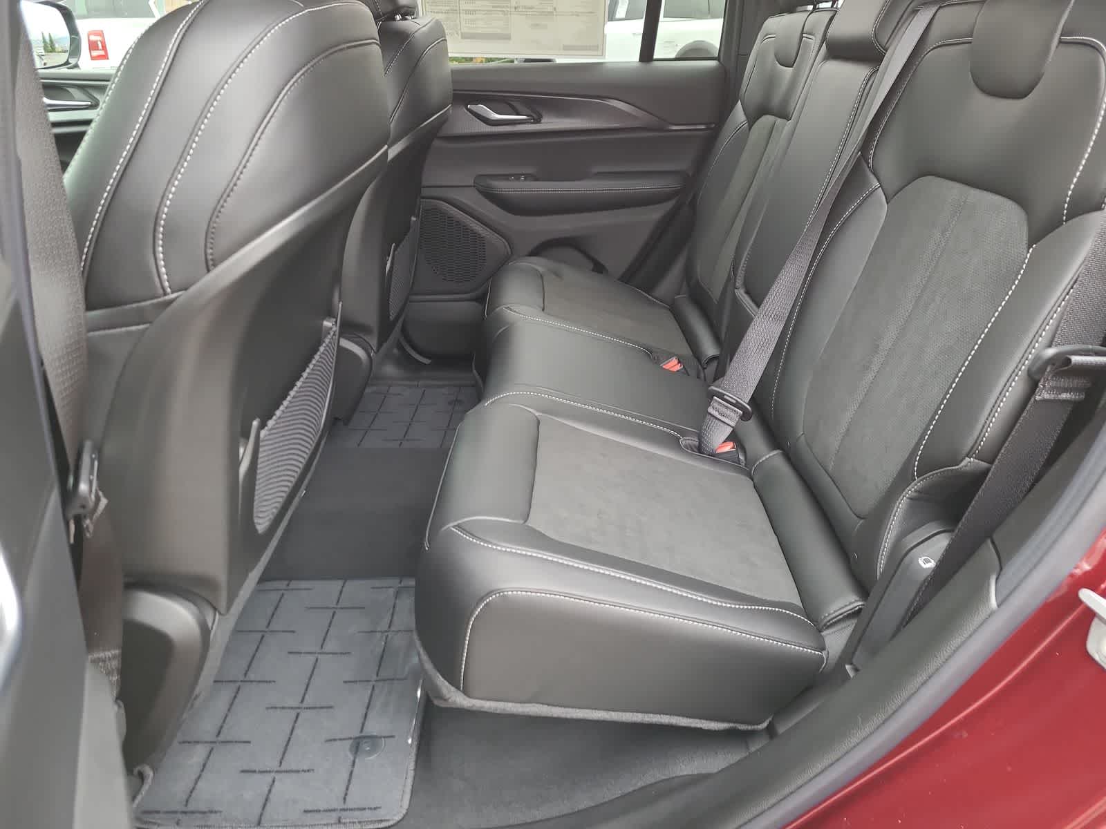 Thumbnail: 2025 Jeep Grand Cherokee - 21