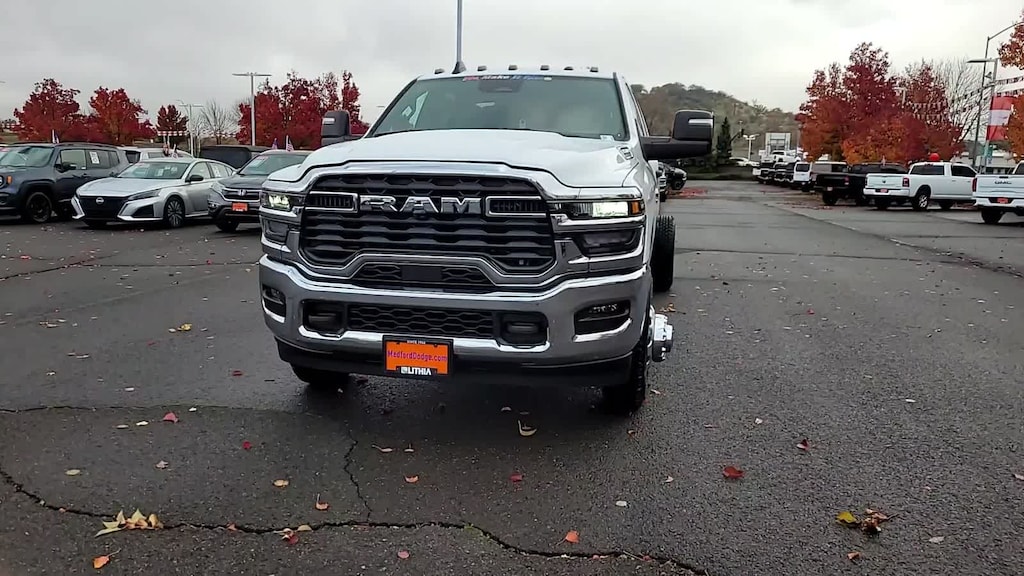 New 2026 Ram 3500 Chassis Cab 3500 TRADESMAN CREW CAB CHASSIS 4X4 60' CA Pickup