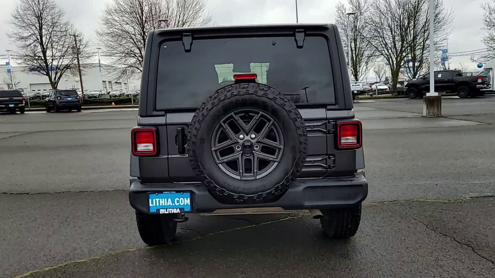 Thumbnail: 2024 Jeep Wrangler - 7