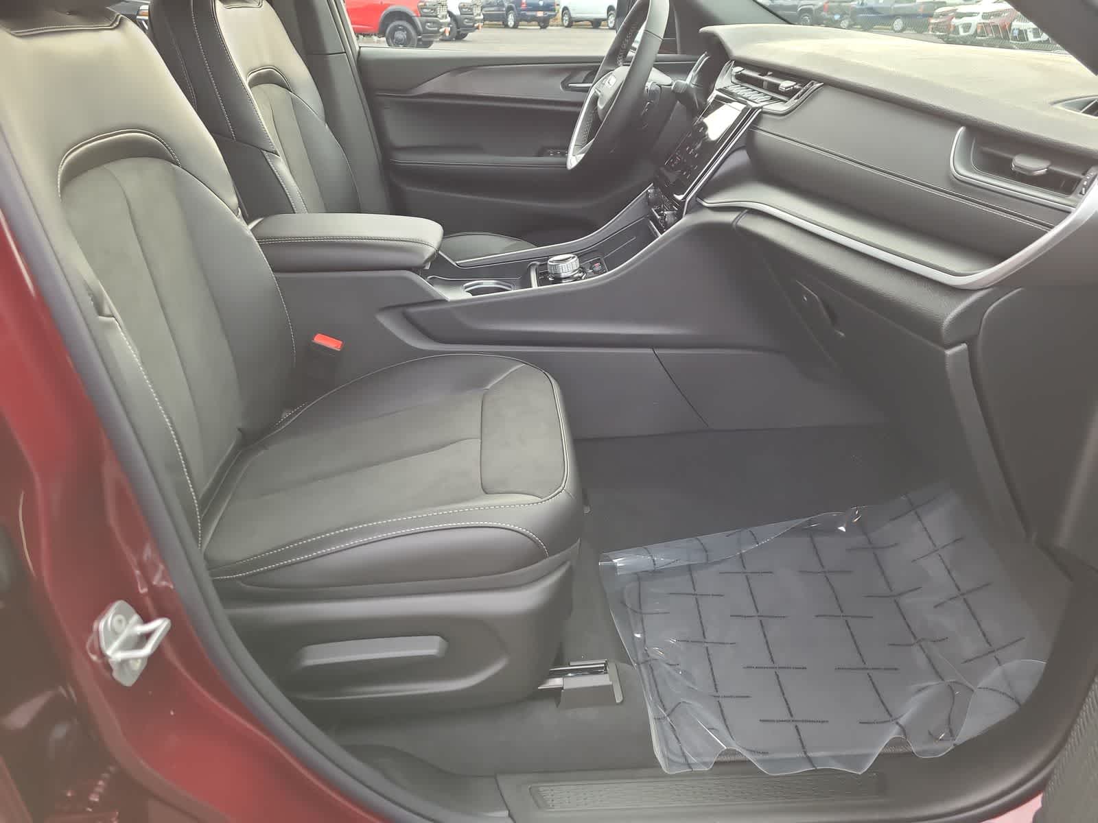 Thumbnail: 2025 Jeep Grand Cherokee - 22