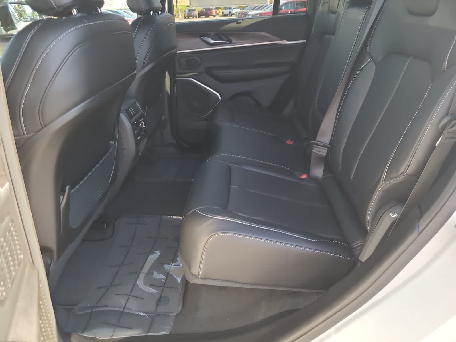 Thumbnail: 2025 Jeep Grand Cherokee - 21