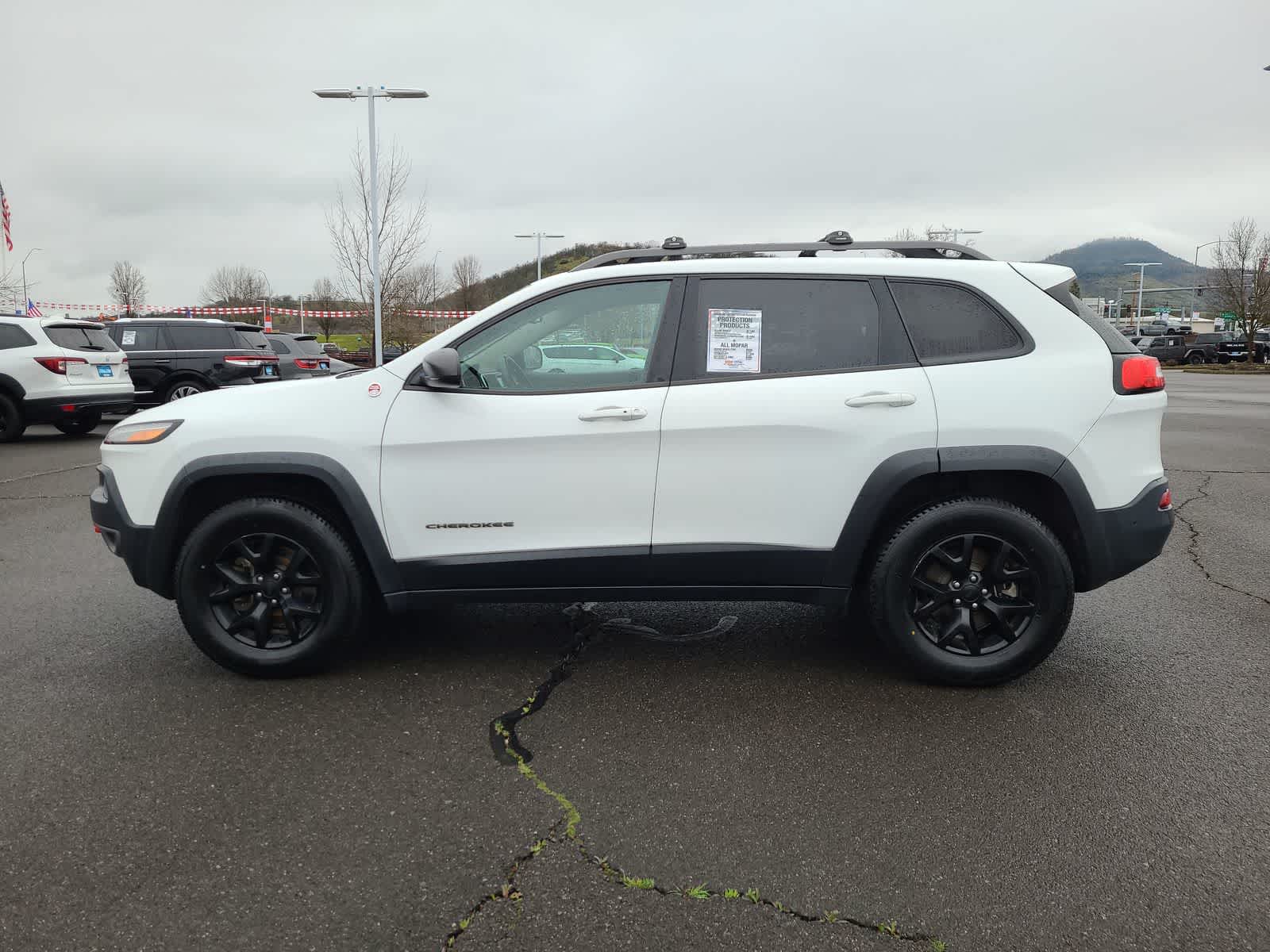 Thumbnail: 2016 Jeep Cherokee - 11