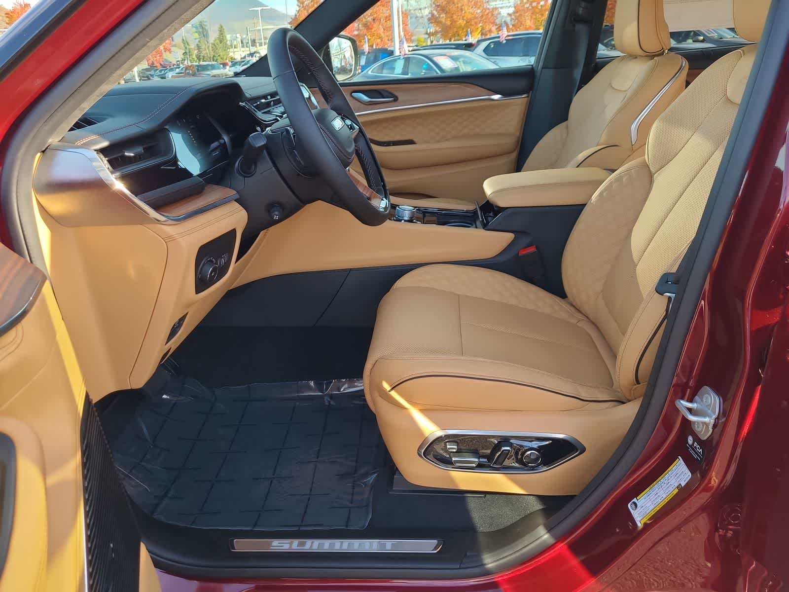 Thumbnail: 2025 Jeep Grand Cherokee - 19