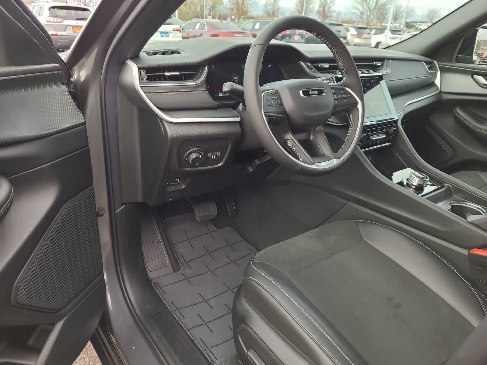 Thumbnail: 2025 Jeep Grand Cherokee - 10