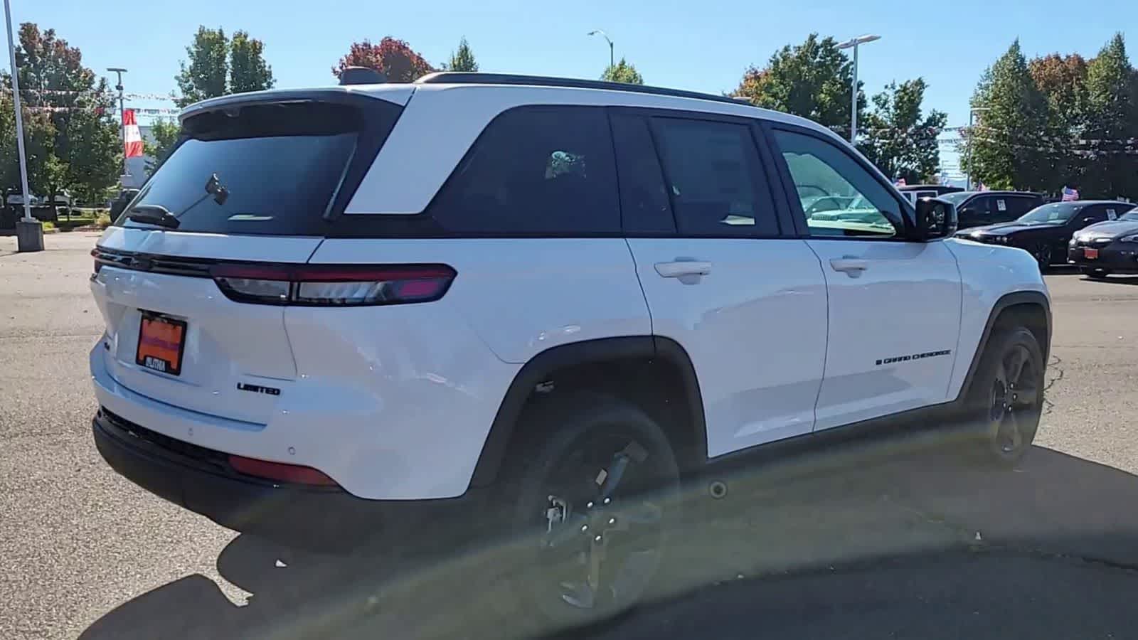 Thumbnail: 2025 Jeep Grand Cherokee - 8