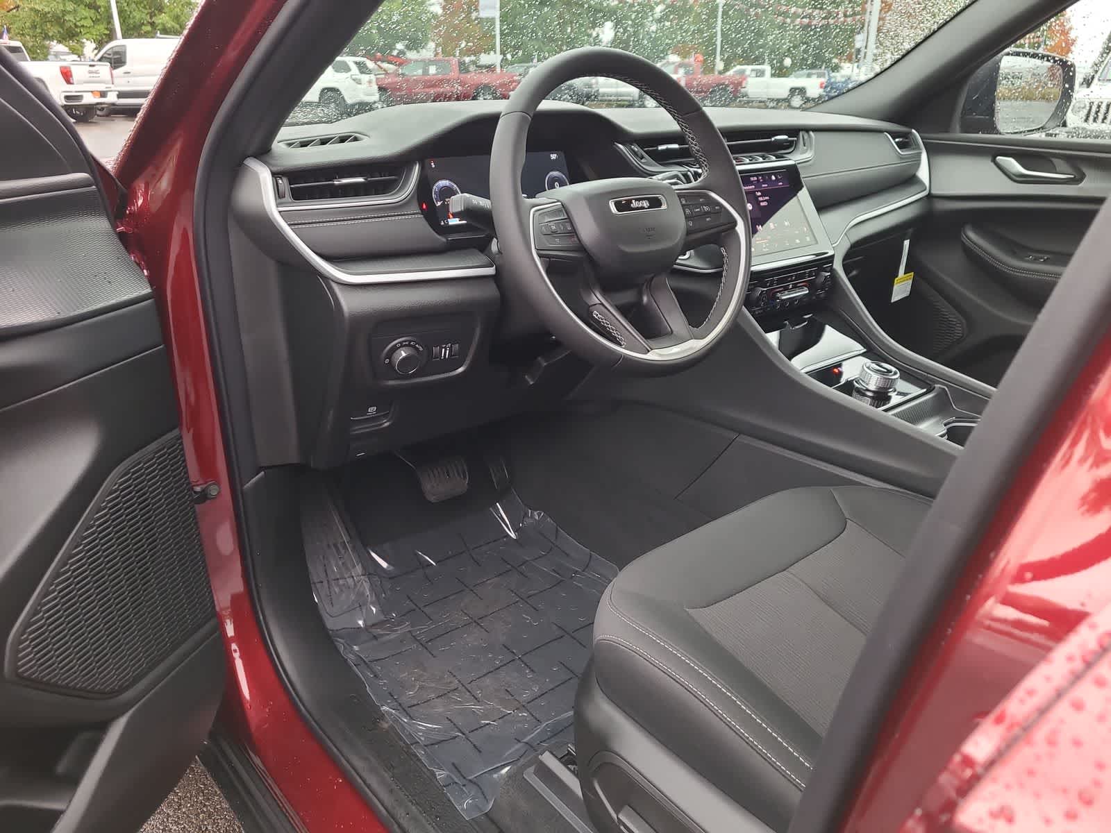 Thumbnail: 2025 Jeep Grand Cherokee - 10