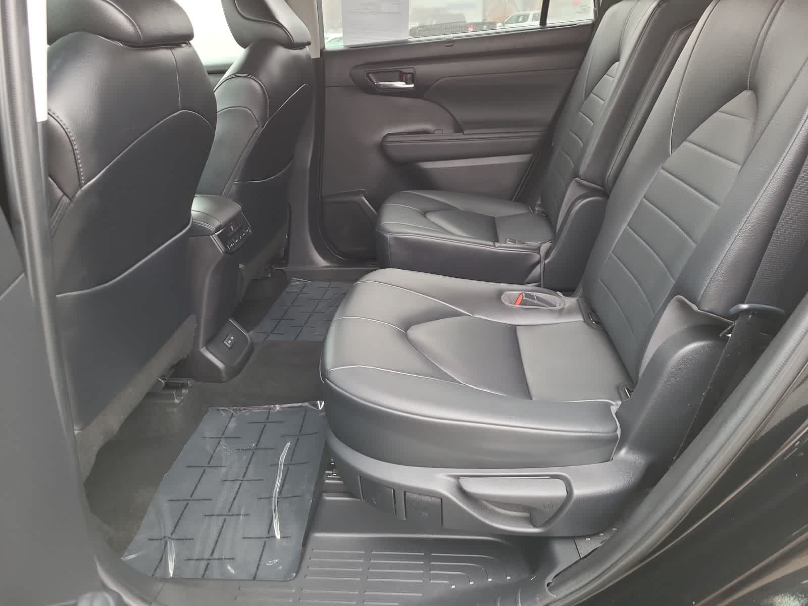 Thumbnail: 2023 Toyota Highlander - 21