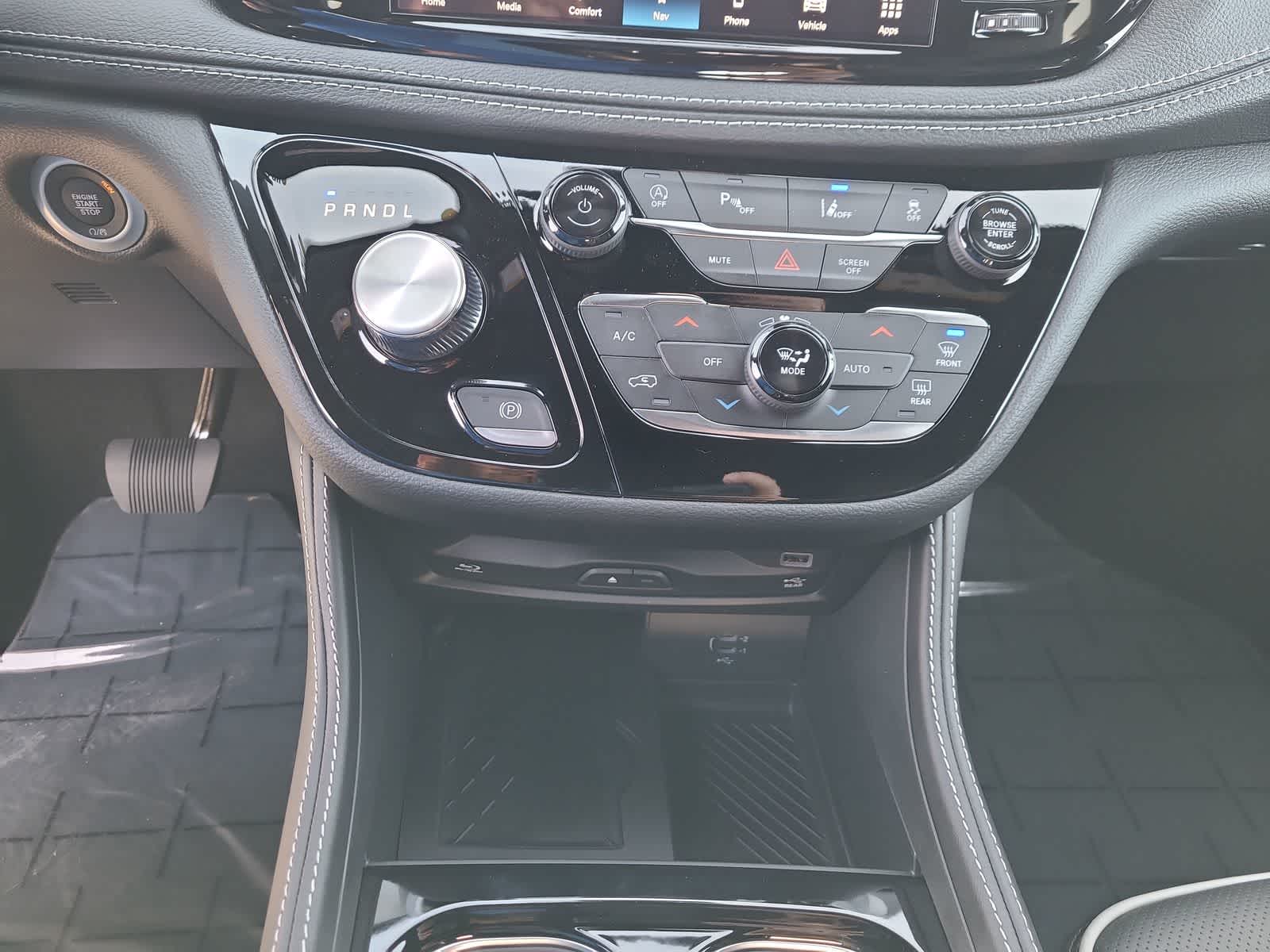 Thumbnail: 2026 Chrysler Pacifica - 25