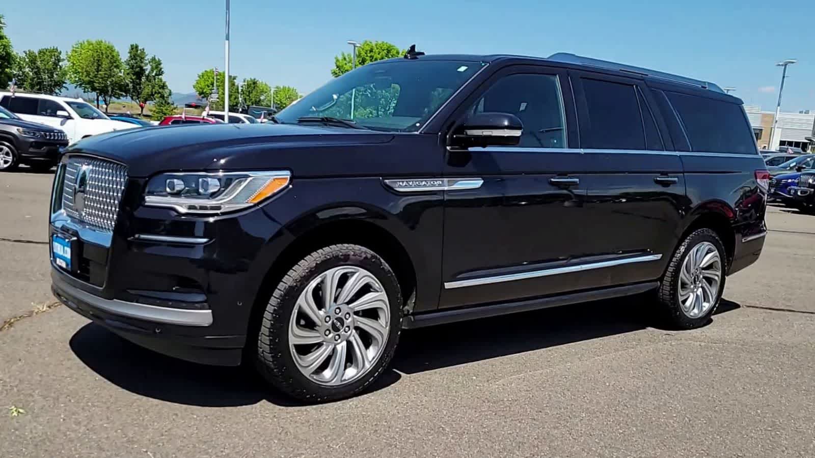 Thumbnail: 2024 Lincoln Navigator L - 4