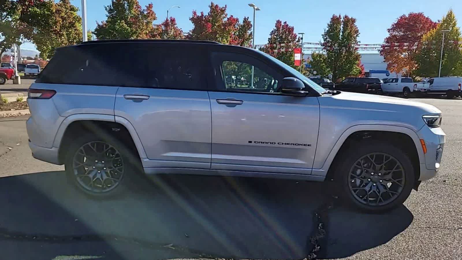 Thumbnail: 2025 Jeep Grand Cherokee - 9