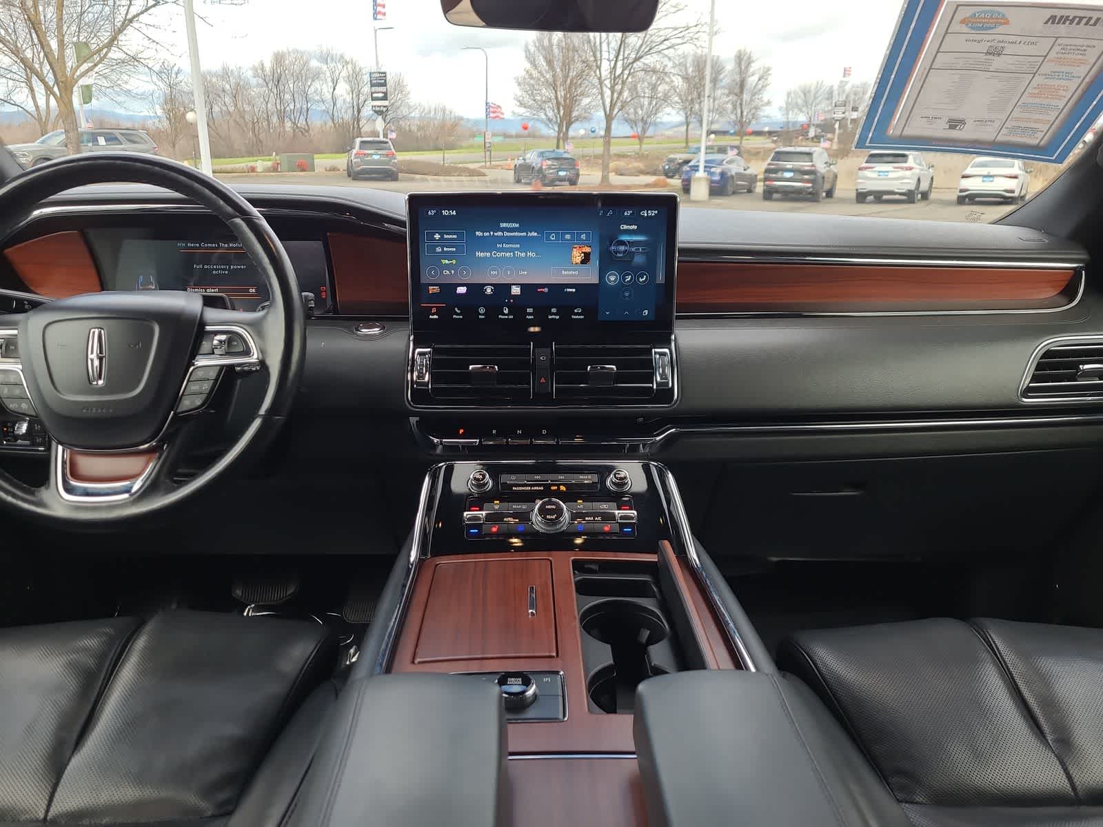 Thumbnail: 2023 Lincoln Navigator - 18