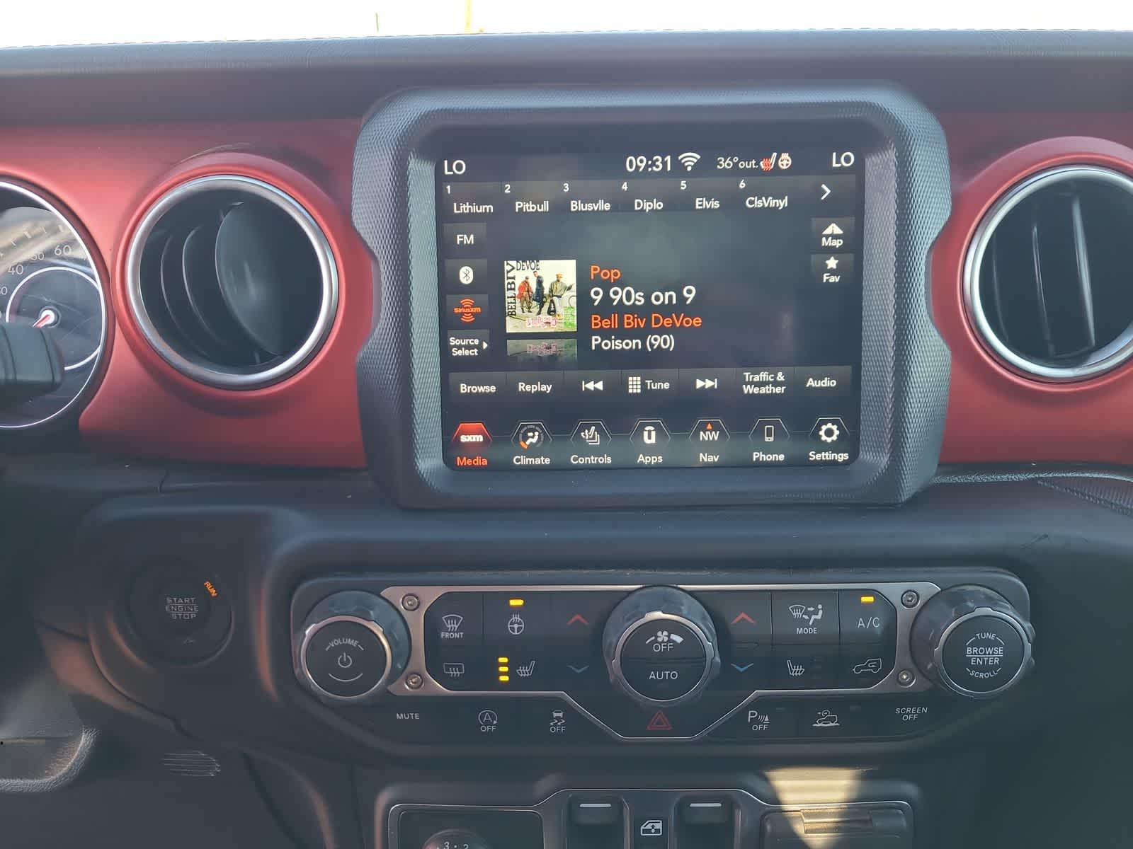 Thumbnail: 2020 Jeep Gladiator - 24