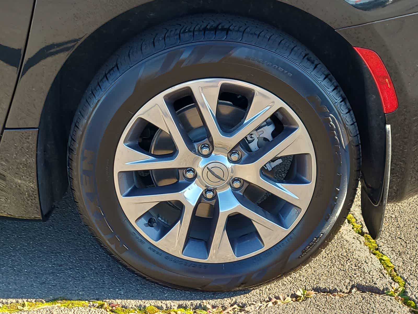 Thumbnail: 2023 Chrysler Pacifica - 16