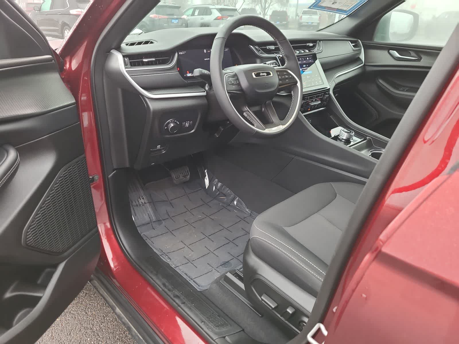 Thumbnail: 2024 Jeep Grand Cherokee L - 10