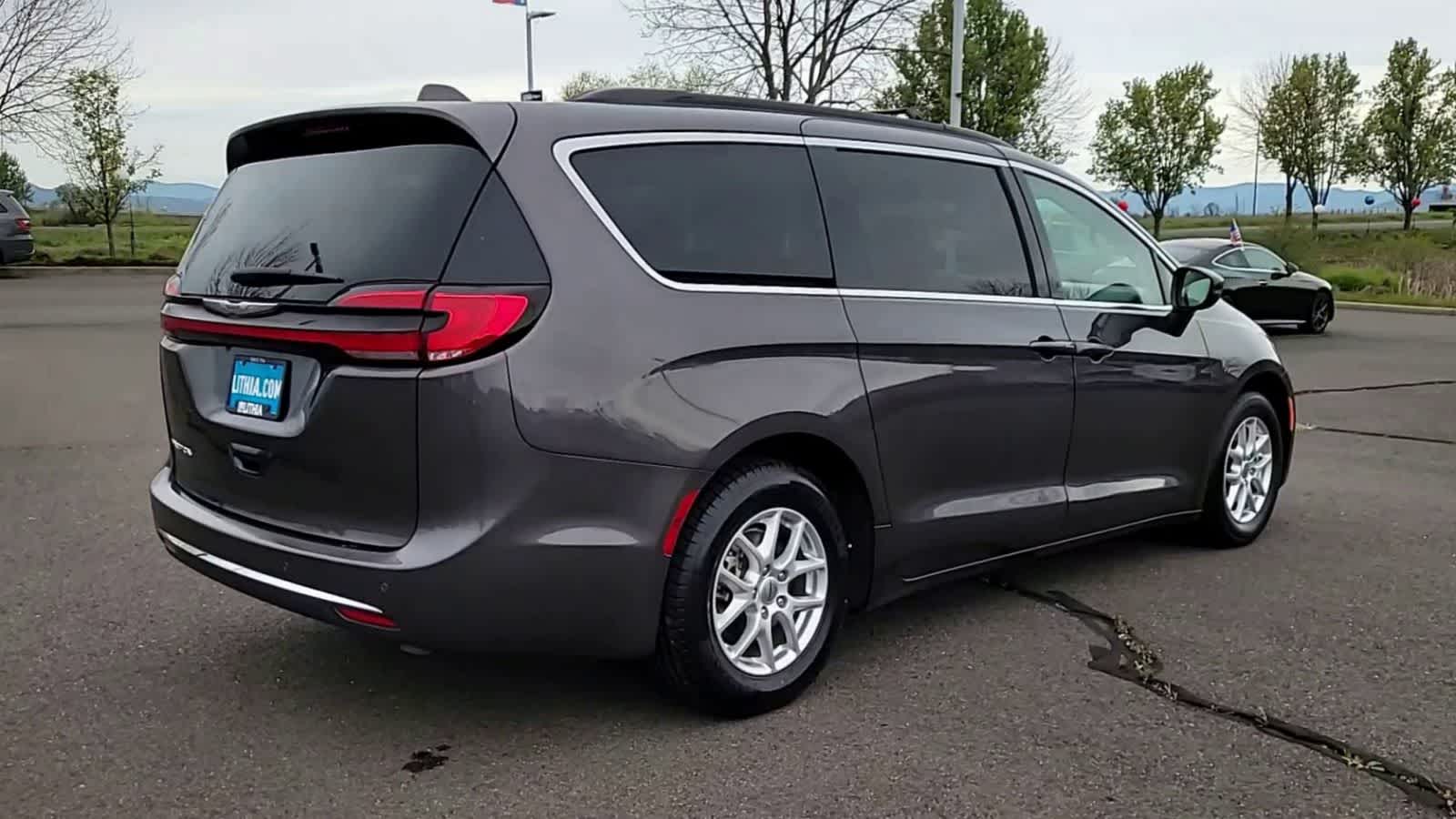 Thumbnail: 2022 Chrysler Pacifica - 8