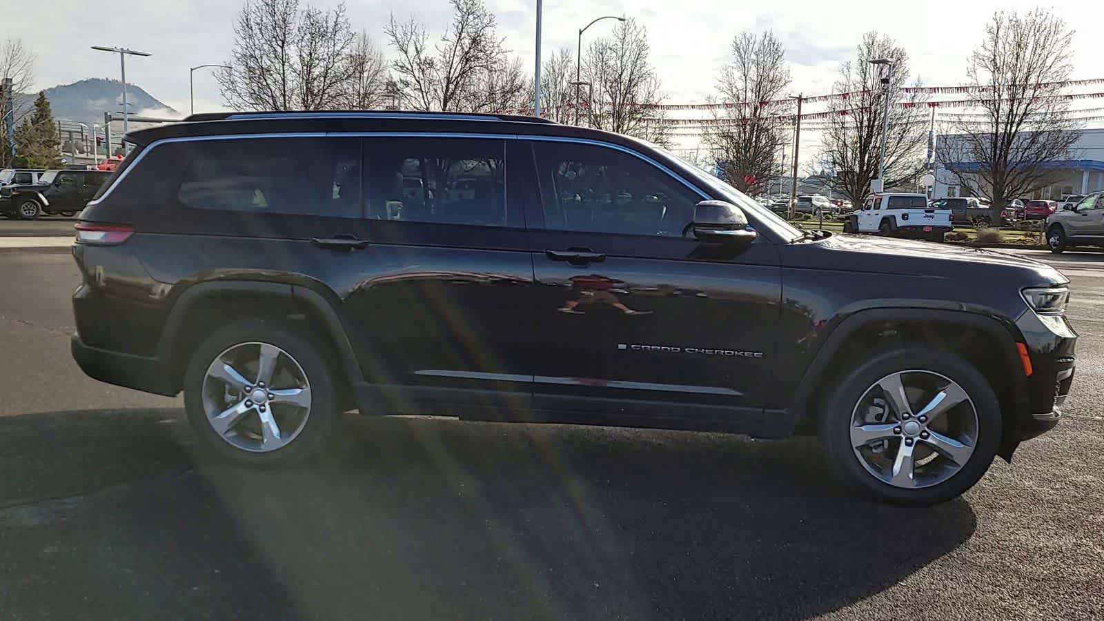 Thumbnail: 2021 Jeep Grand Cherokee L - 9