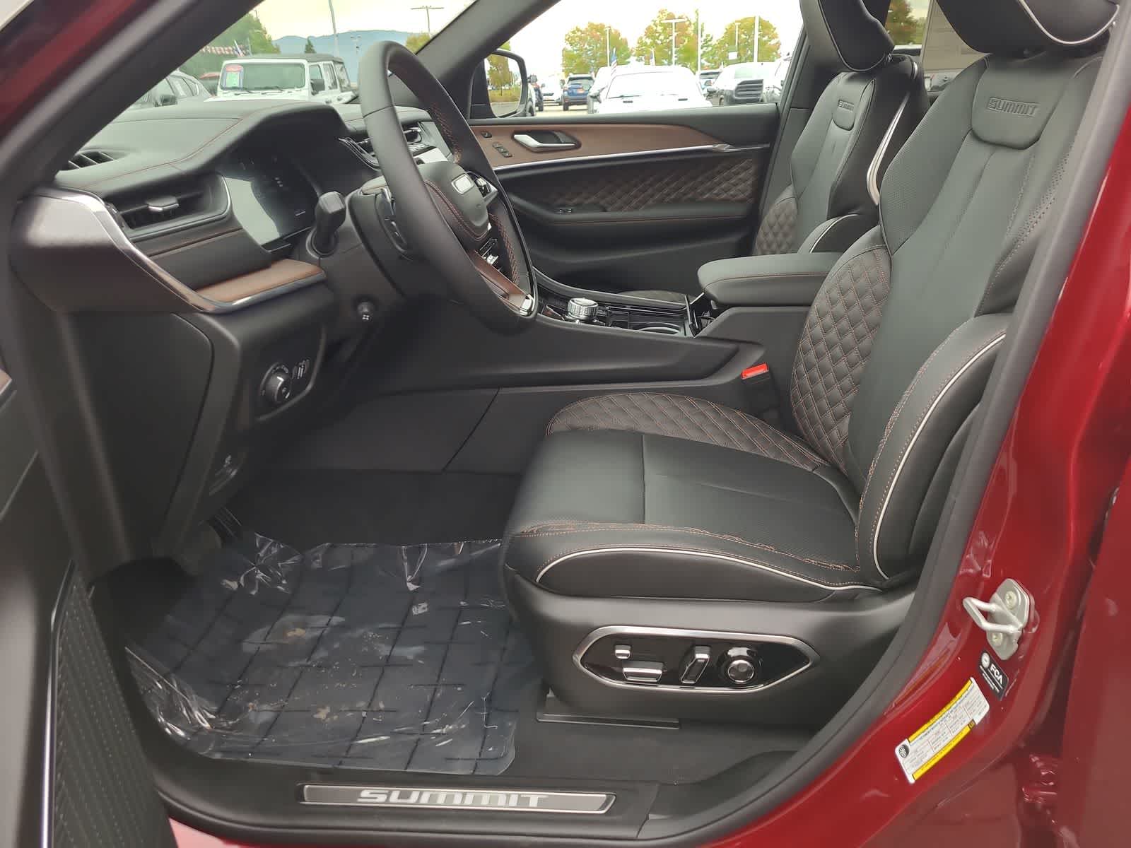 Thumbnail: 2025 Jeep Grand Cherokee - 19