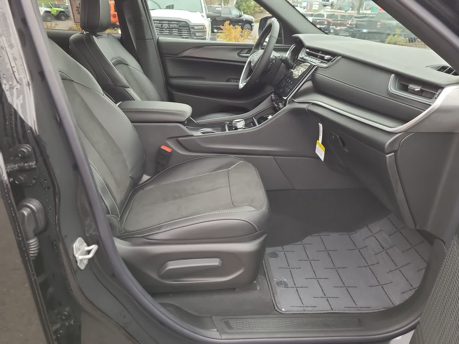 Thumbnail: 2025 Jeep Grand Cherokee - 22