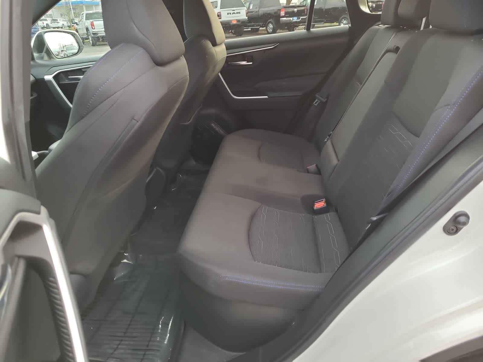 Thumbnail: 2022 Toyota RAV4 - 21