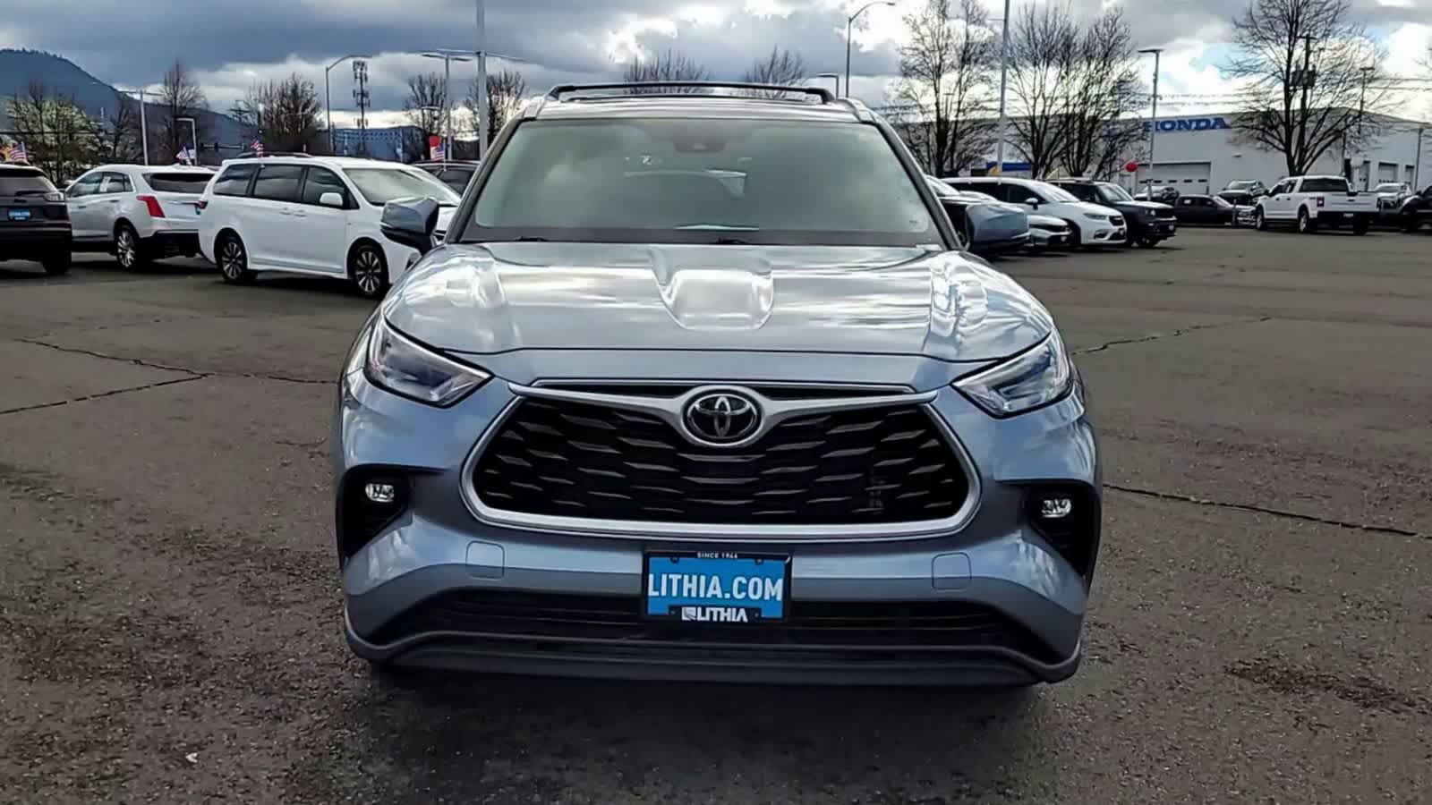 Thumbnail: 2022 Toyota Highlander - 3