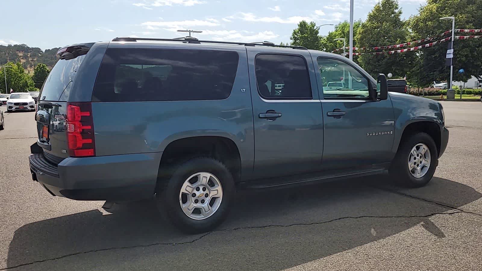 Thumbnail: 2009 Chevrolet Suburban - 8