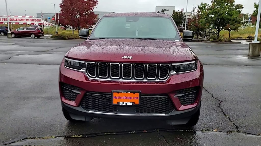 New 2025 Jeep Grand Cherokee LAREDO X 4X4 Sport Utility