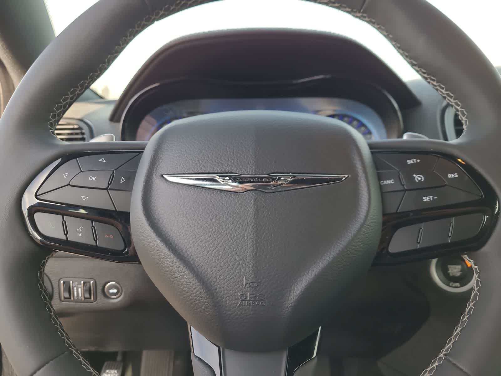 Thumbnail: 2022 Chrysler 300 - 23