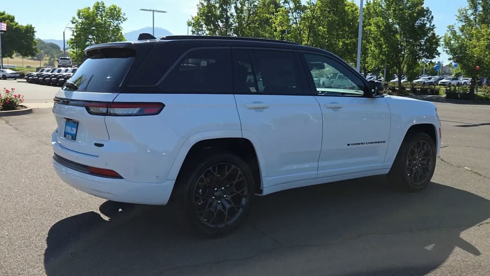 Thumbnail: 2026 Jeep Grand Cherokee - 8