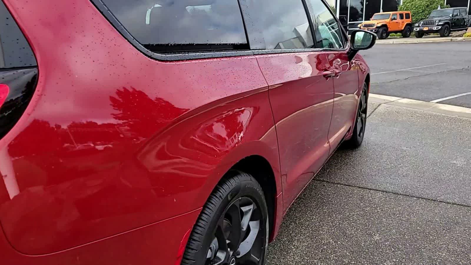 Thumbnail: 2026 Chrysler Pacifica - 8