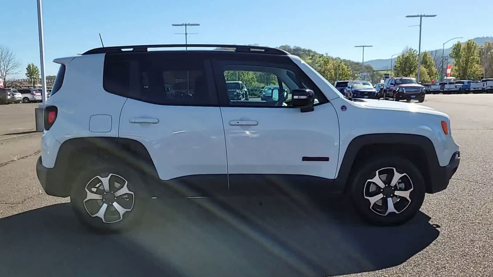 Thumbnail: 2022 Jeep Renegade - 9