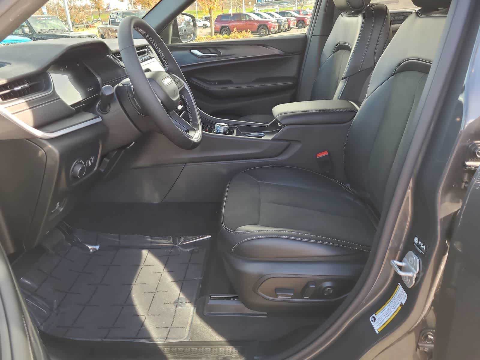 Thumbnail: 2025 Jeep Grand Cherokee - 19