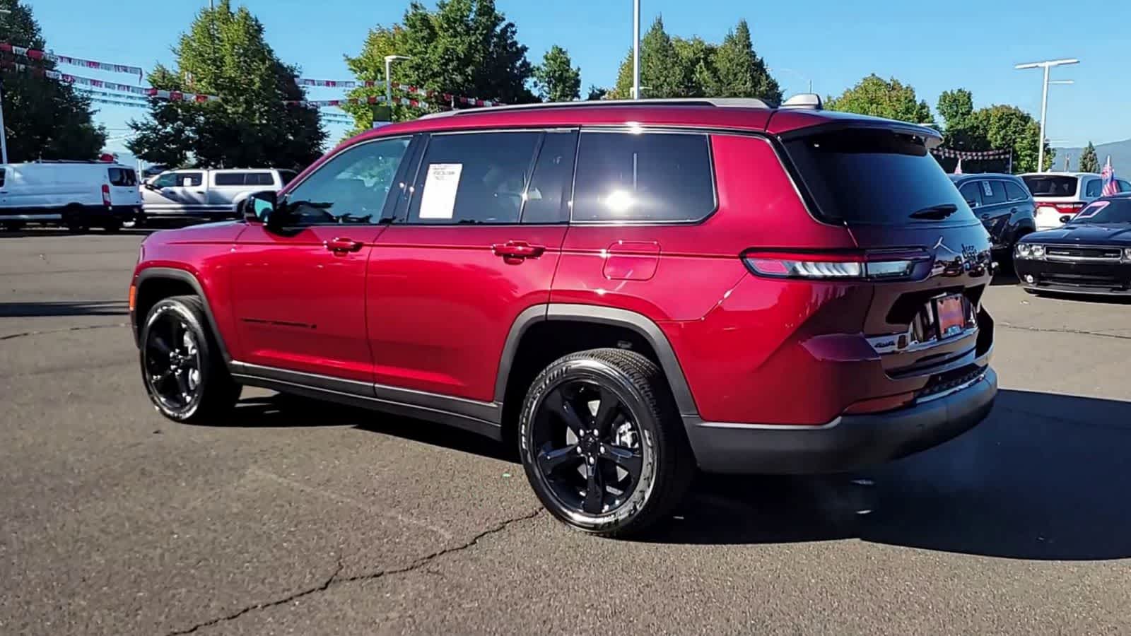 Thumbnail: 2025 Jeep Grand Cherokee - 6
