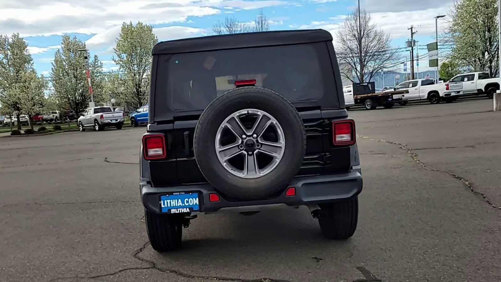 Thumbnail: 2022 Jeep Wrangler - 7