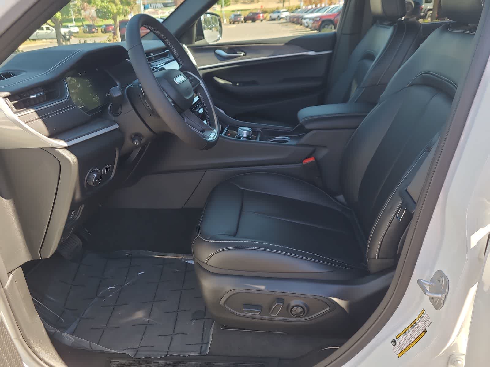 Thumbnail: 2025 Jeep Grand Cherokee - 19