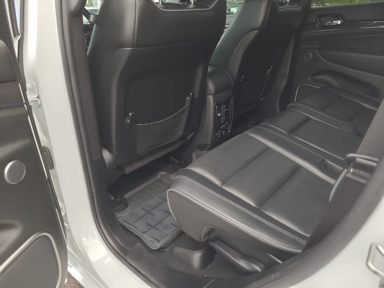 Thumbnail: 2020 Jeep Grand Cherokee - 20