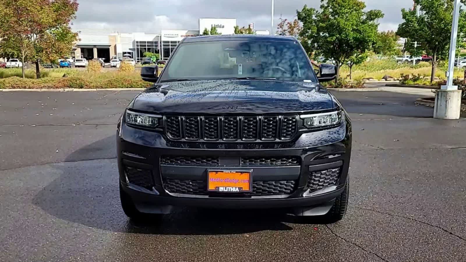 Thumbnail: 2025 Jeep Grand Cherokee - 3